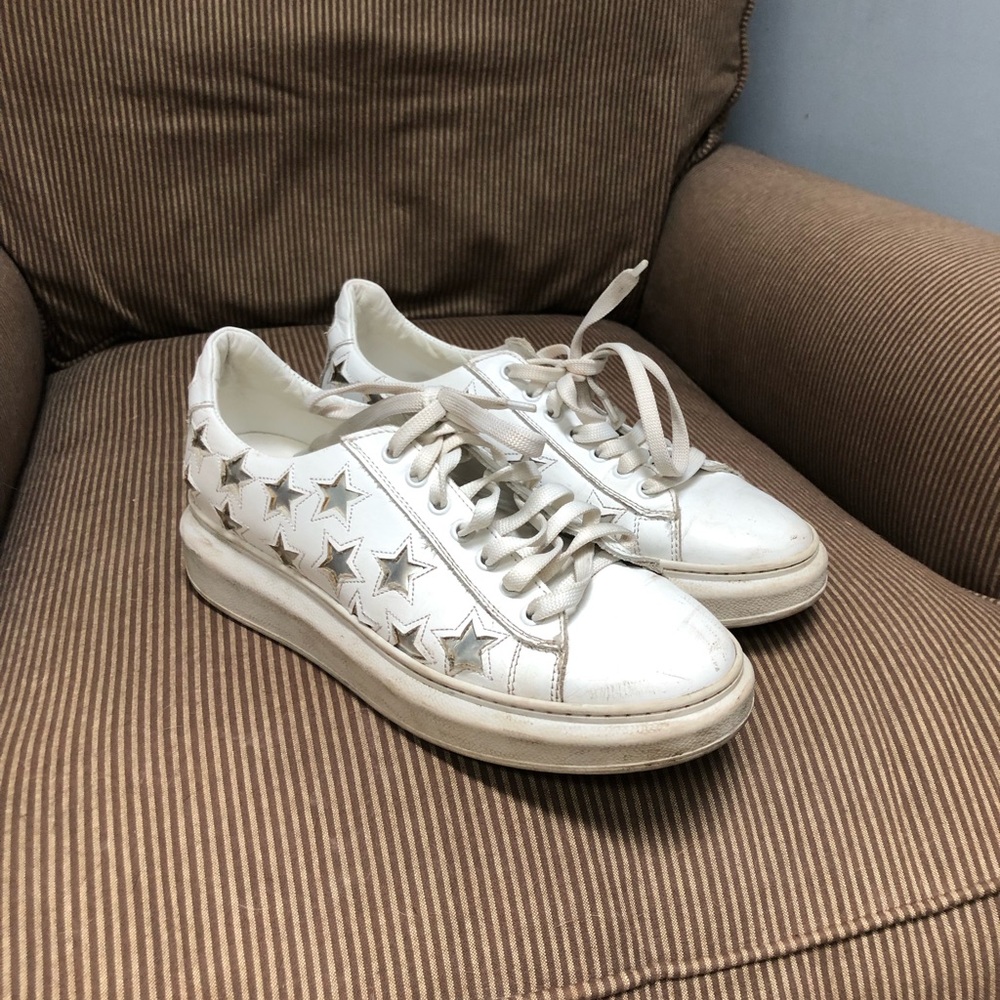 Steve Madden womens leather sneakers Size 9.5 EU 40